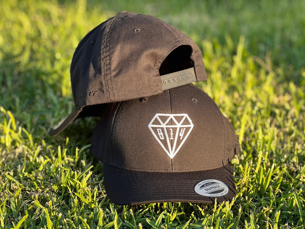 WHITE DIAMOND STITCH CURVE PEAK